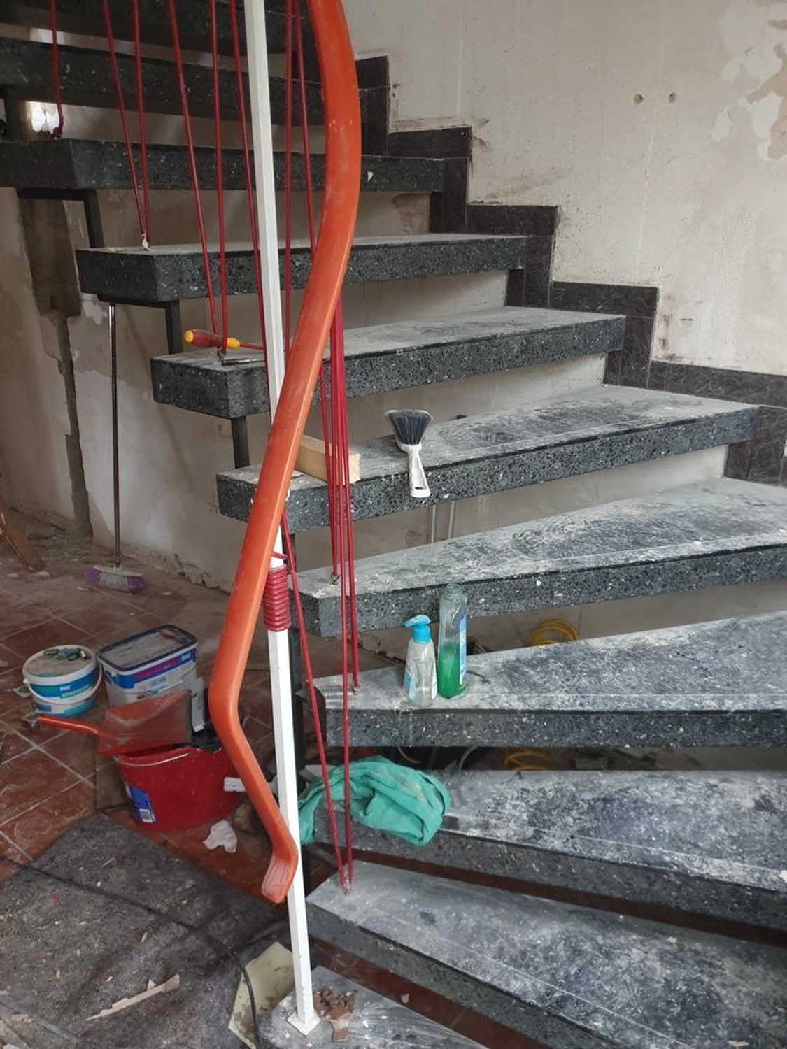 Karello Raumdesign - vor der Treppenrenovierung