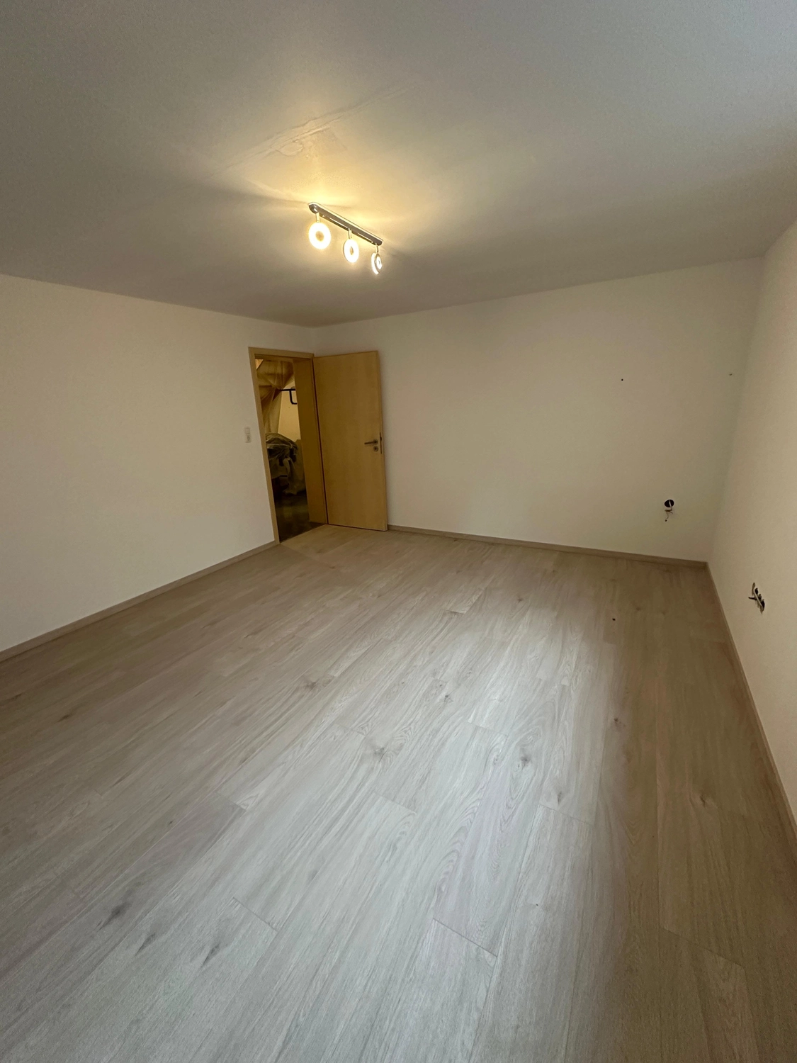 Karello Raumdesign - Bodenbelage - Parkettboden-Verlegung-Wuerzburg