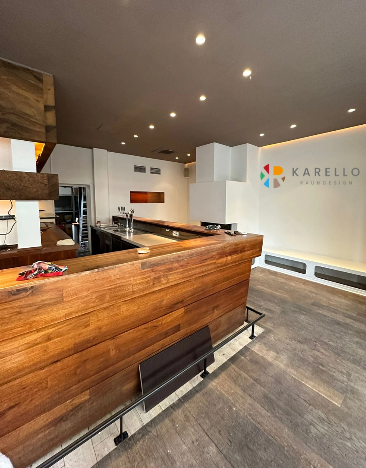 Karello Raumdesign - Malerarbeiten - Firmeninnenwand