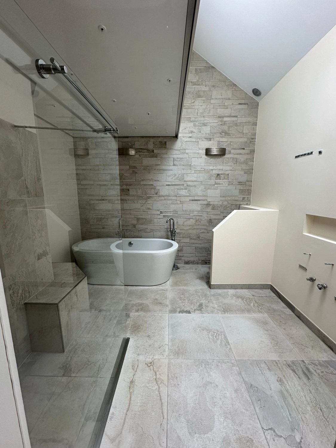 Karello Raumdesign - Badezimmer - Badezimmer-Fliesen-Wuerzburg