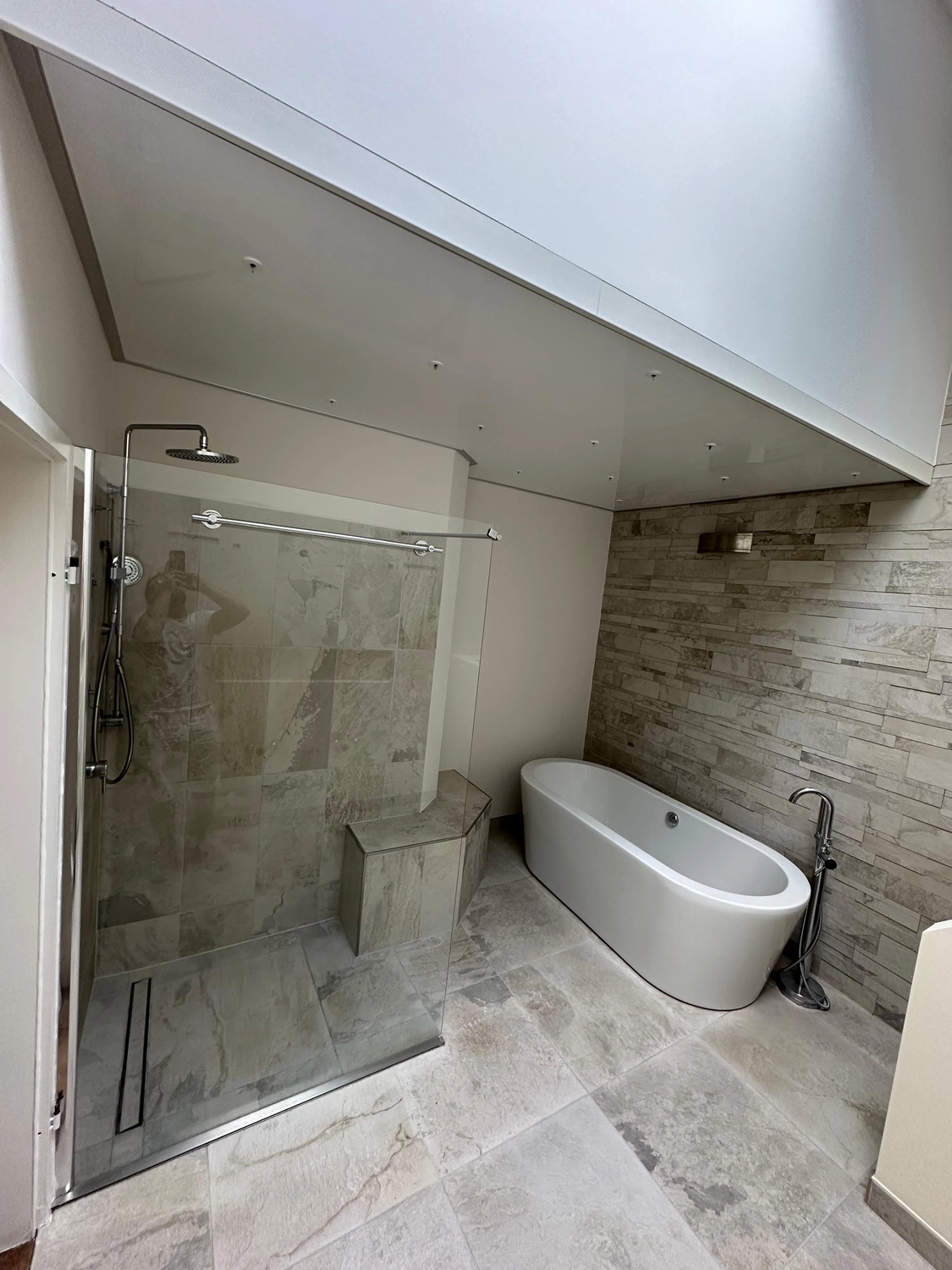 Karello Raumdesign - Badezimmer - Bad-Fliesen-Wuerzburg