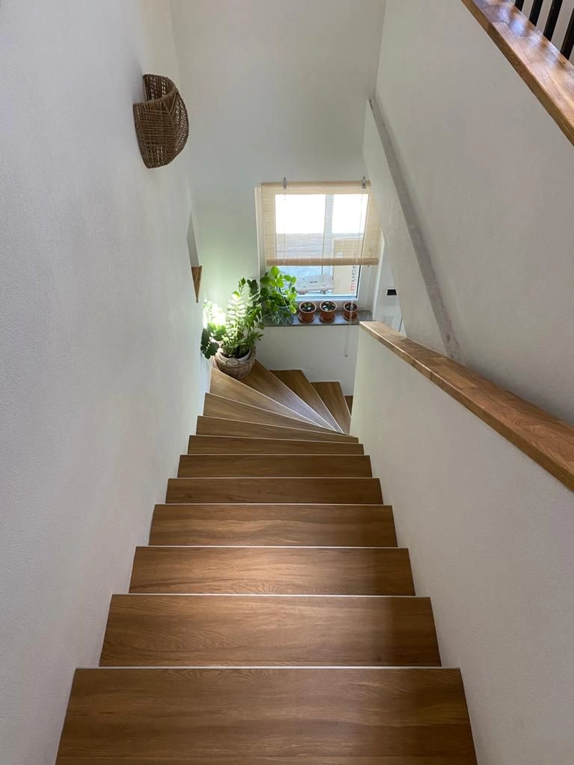 Karello Raumdesign - Treppenhaus - Treppenverkleidung-Flur-Wuerzburg-nachher